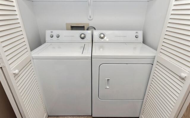 Inlet Reef 306 2 Bedroom Condo by RedAwning