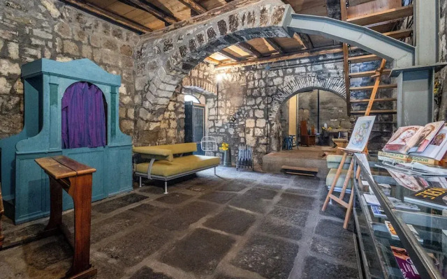 Inter Artes House and Suite