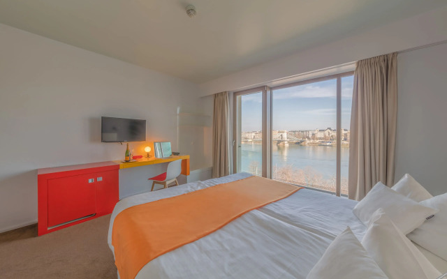 Leon Hotel & Lounge