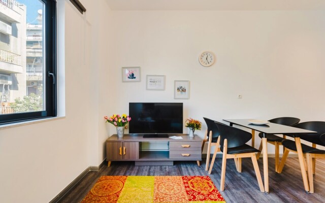 "sanders Home Suites - Bright Downtown 1-bdr. Apt."