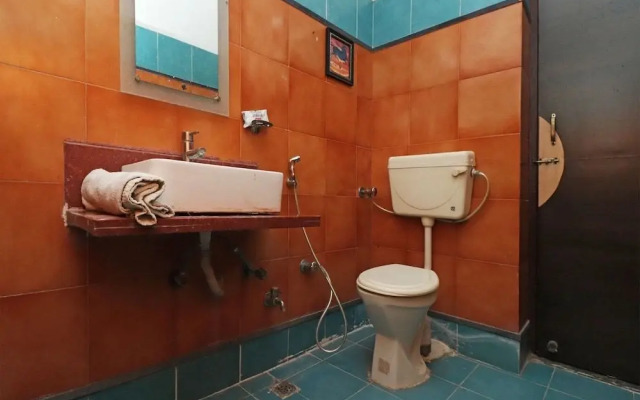 Hotel Girish