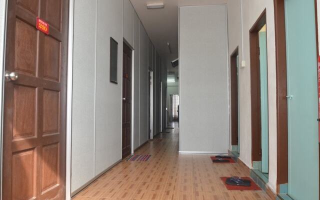 Spot On 89920 Muwaffaq Inn