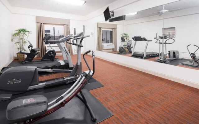 Baymont Inn and Suites Savannah Garden City