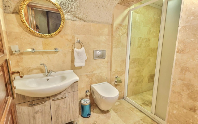 Bedrock Cave Hotel - Adults Only