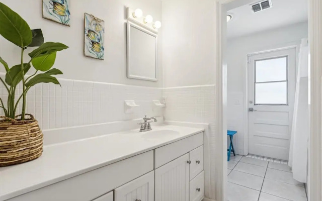 4880 N Banana River
