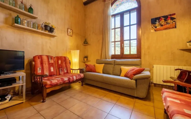 Can Cirera, Rural House In Girona