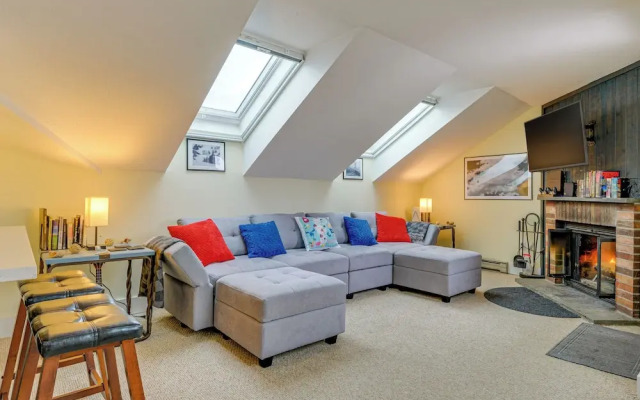 Walk to Mount Snow Resort: Unit w/ Pool & Hot Tubs