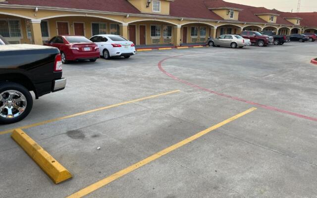 Deluxe Inn & Suites