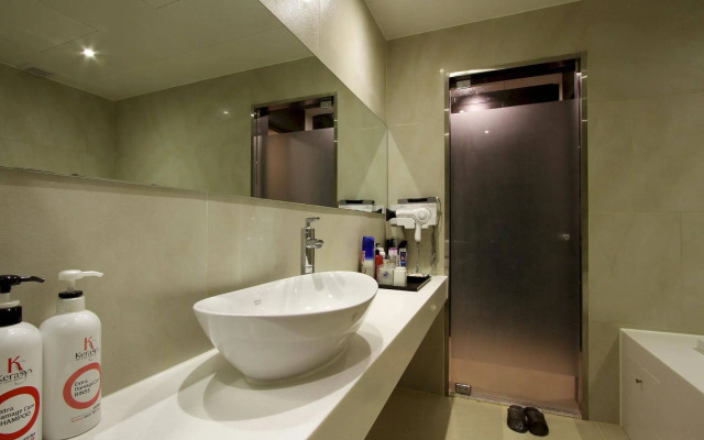 Bando Tourist Hotel