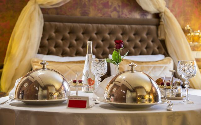 IMPERIAL Hotel & Restaurant