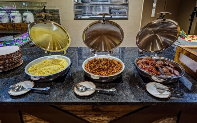 Black Fox Lodge Pigeon Forge, Tapestry Collection by Hilton