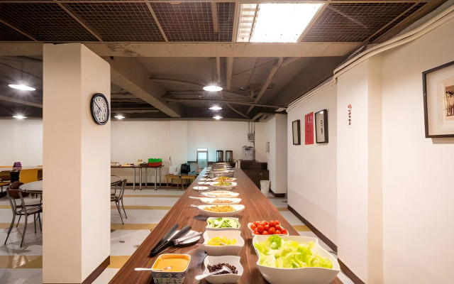 Yadi Hotel