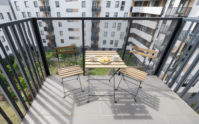 Green Apartment with Parking by Renters