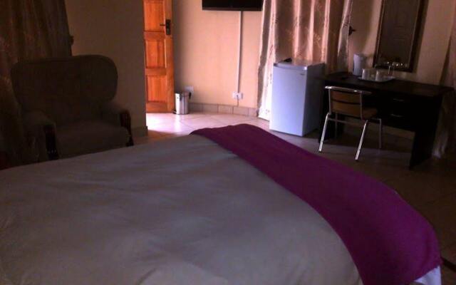 Molengoane Lodge