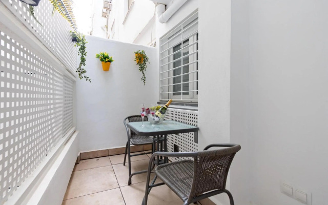 Lujan Deluxe Suites by Valcambre