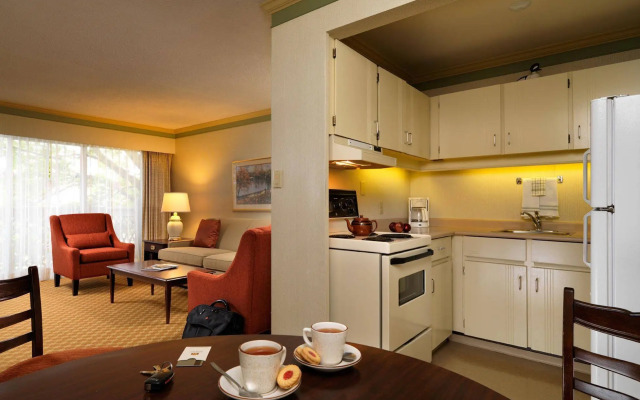 Royal Scot Hotel & Suites
