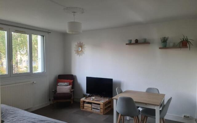 Private room in a shared apartment II
