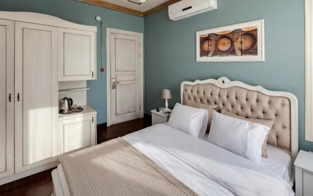 Loka Suites