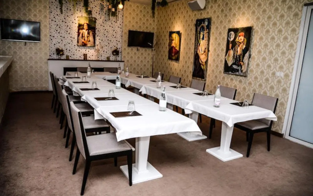 Business Hotel