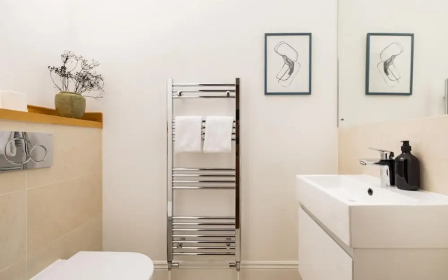 The Tooting Hideout - Dazzling 3bdr Flat With Balcony
