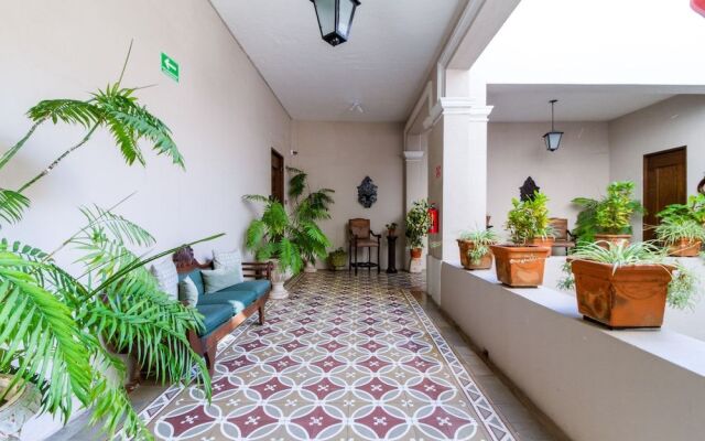 Room in Guest Room - Historic Boutique Lofts - Victoria