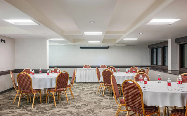 Ramada Plaza by Wyndham Regina Downtown