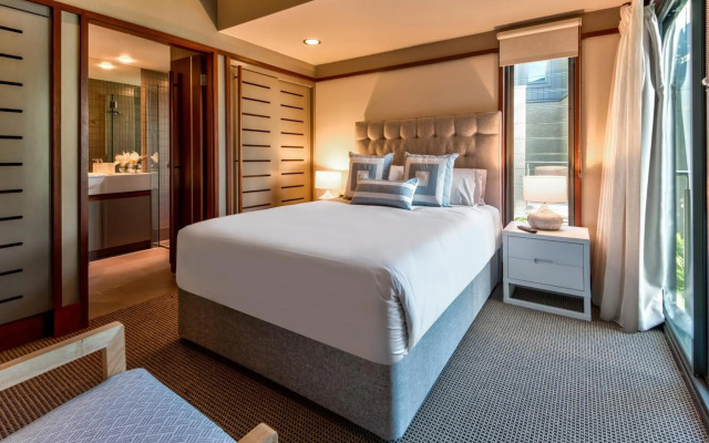 Yacht Club Villas