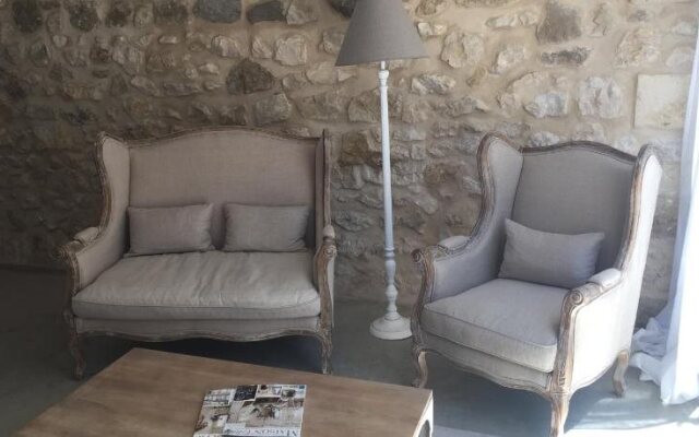 CHAMBRE D HOTES LE MAS DES LIMITES à ROGNONAS