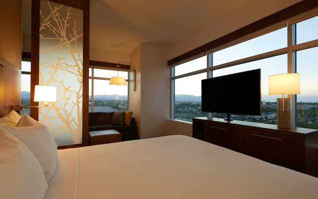 Hyatt Place Las Vegas at Silverton Village