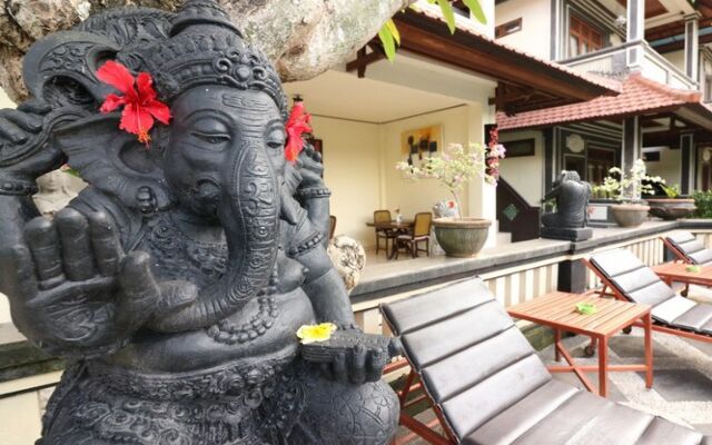 Nida Rooms Monkey Forest Temple Complex