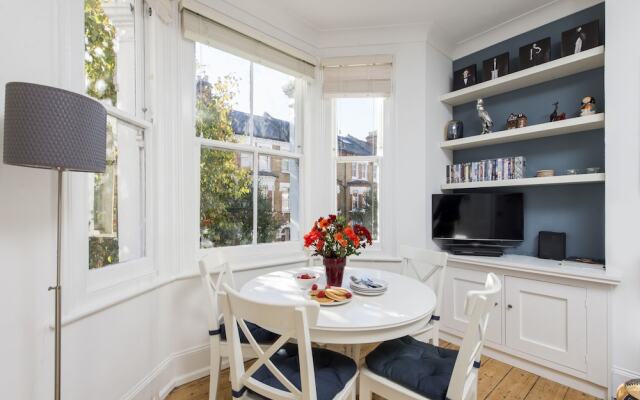 Stunning 2BR Victorian Flat In Vauxhall