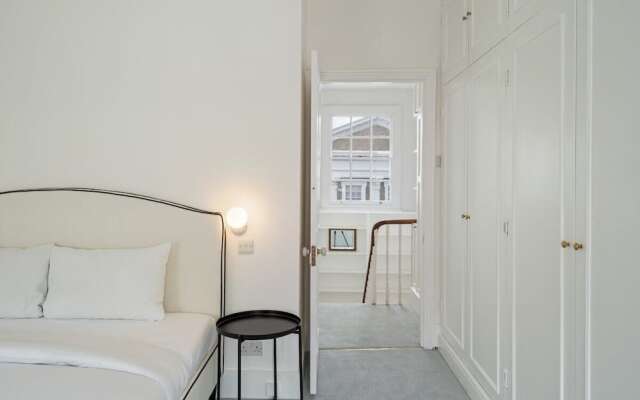 Sophisticated 2-bed, 2-bath apt in Chelsea