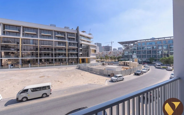 5 Mins Circle mal & 12 Mins Emirates Mal