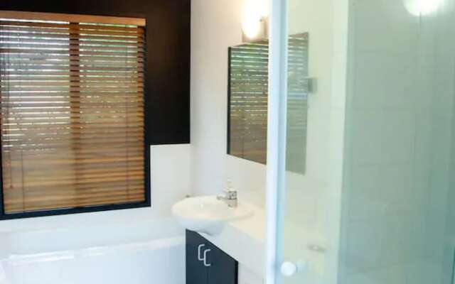 Bright 2 Bedroom Townhouse in Central Parnell