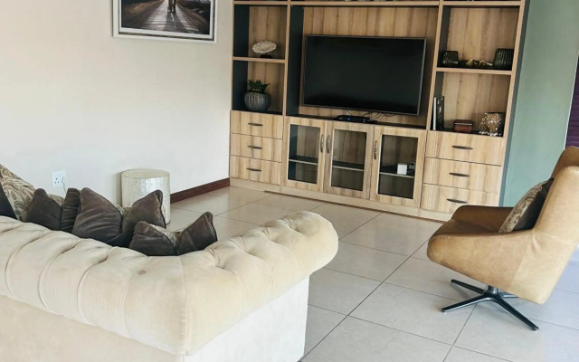 Bluewave Villa at 944 Kota