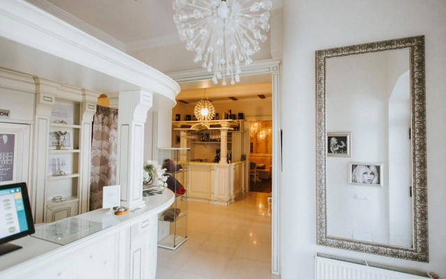 Cherie Hotel Boutique & Restaurant