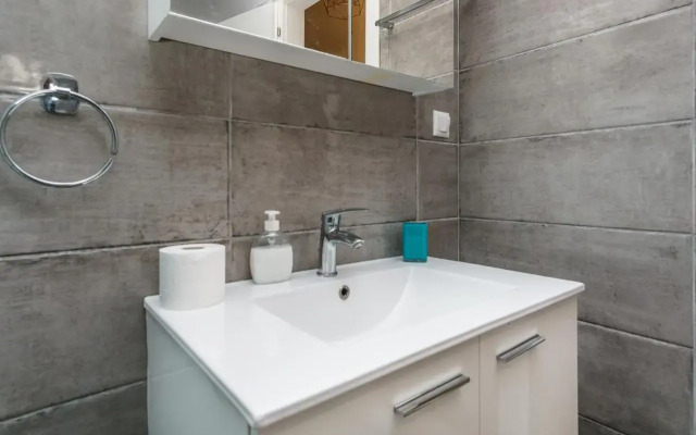 C.4 Red Rose #colony_central_apartment