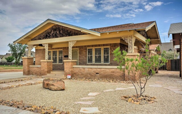 Inviting Lubbock Home > 1 Mi to Downtown