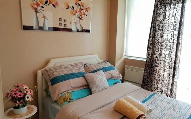 Azure Luxury City Suites by VacationsPH
