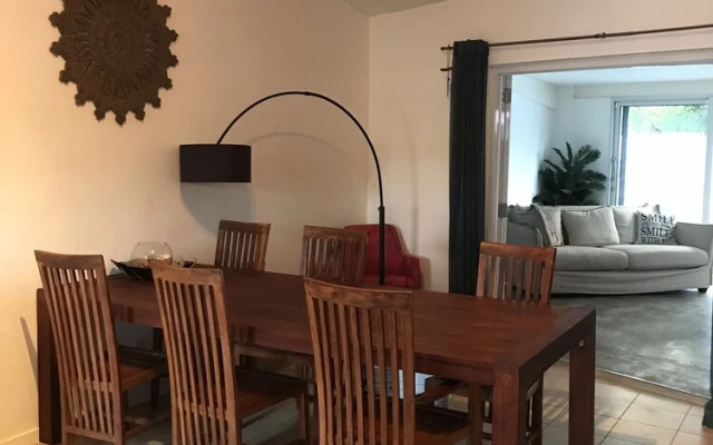 Stylish 3-bed House in Brakkeput Meimei