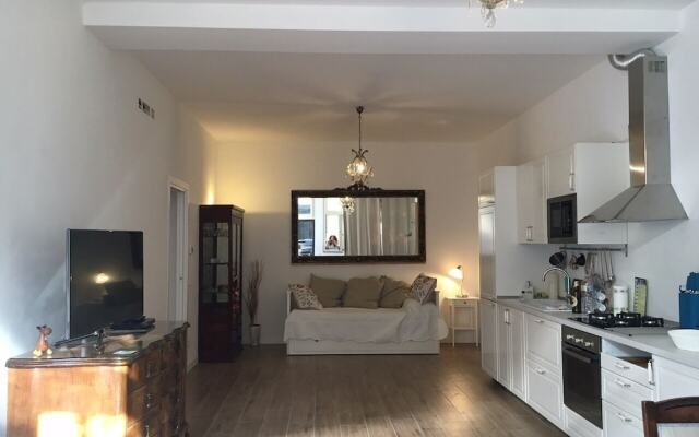 Elegant Flat 15 min From the Center of Milan