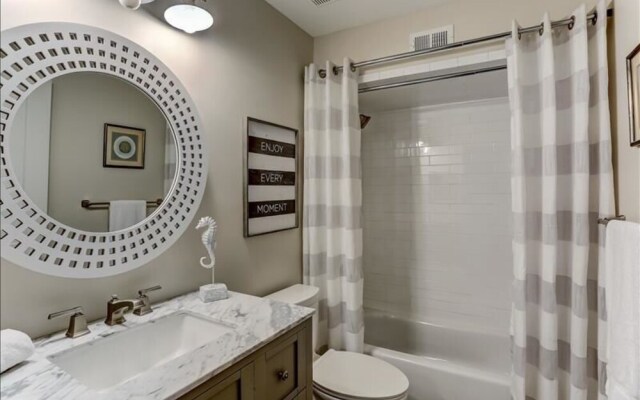 Oceanside Townhouse with Ocean View and Access to the Deck by RedAwning