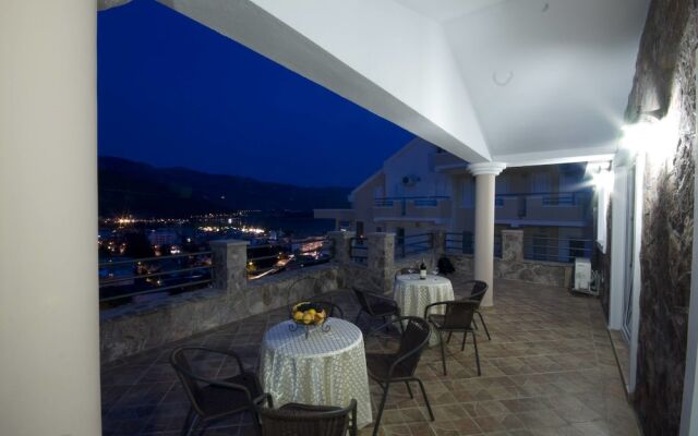 Contessa Apartments