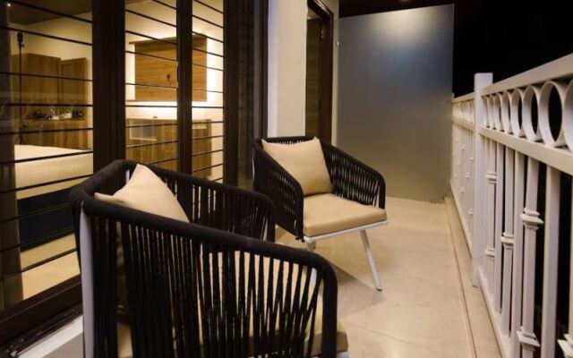 Oakwood Forest Retreat