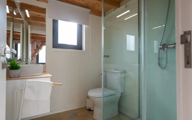 Mezzanine Stylish Apartment U