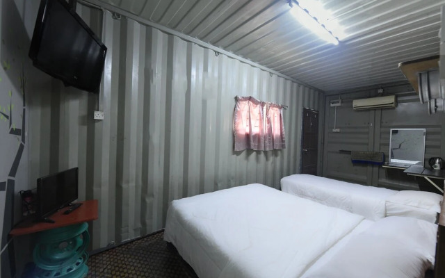 OYO 90589 The Jungle Cabin House