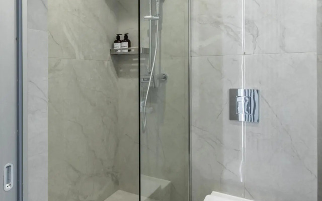 There is an apartment on the 1st Krasnogvardeisky passage