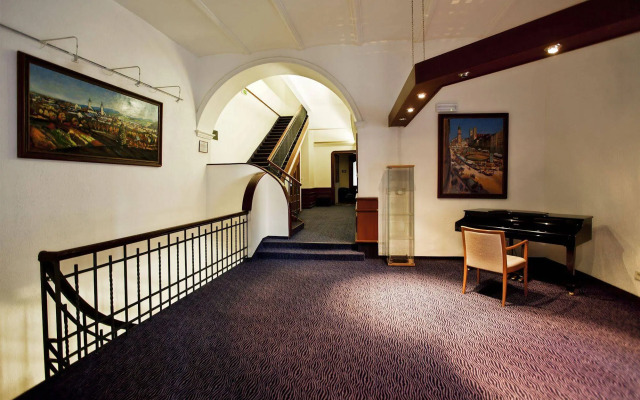 Hotel Arcade