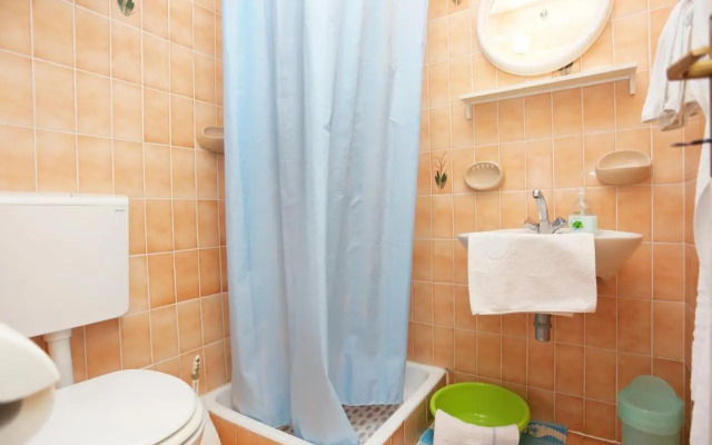 Apartments and rooms with parking space Tucepi, Makarska - 5263
