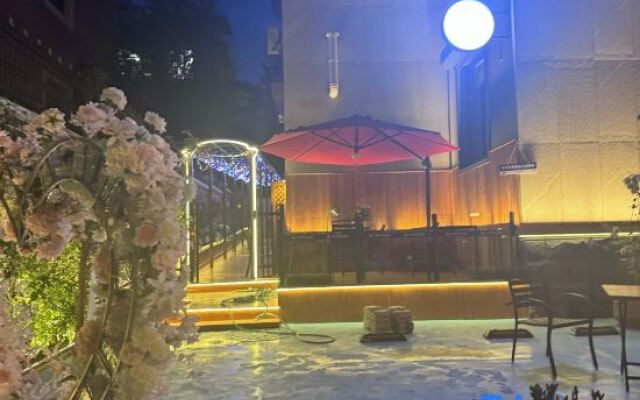 Shu Yi Shu Er B&B（Dalian Nanshan Road Shop）